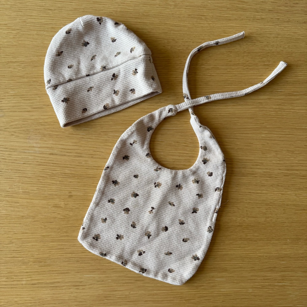⚡️Adorable Cream Baby Bib and Hat Set